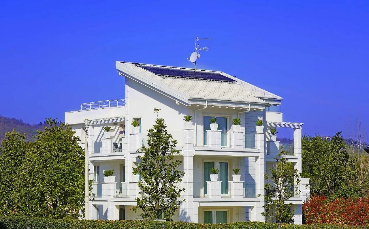 Villa Bianca Luxury Apartments Desenzano del Garda Italia