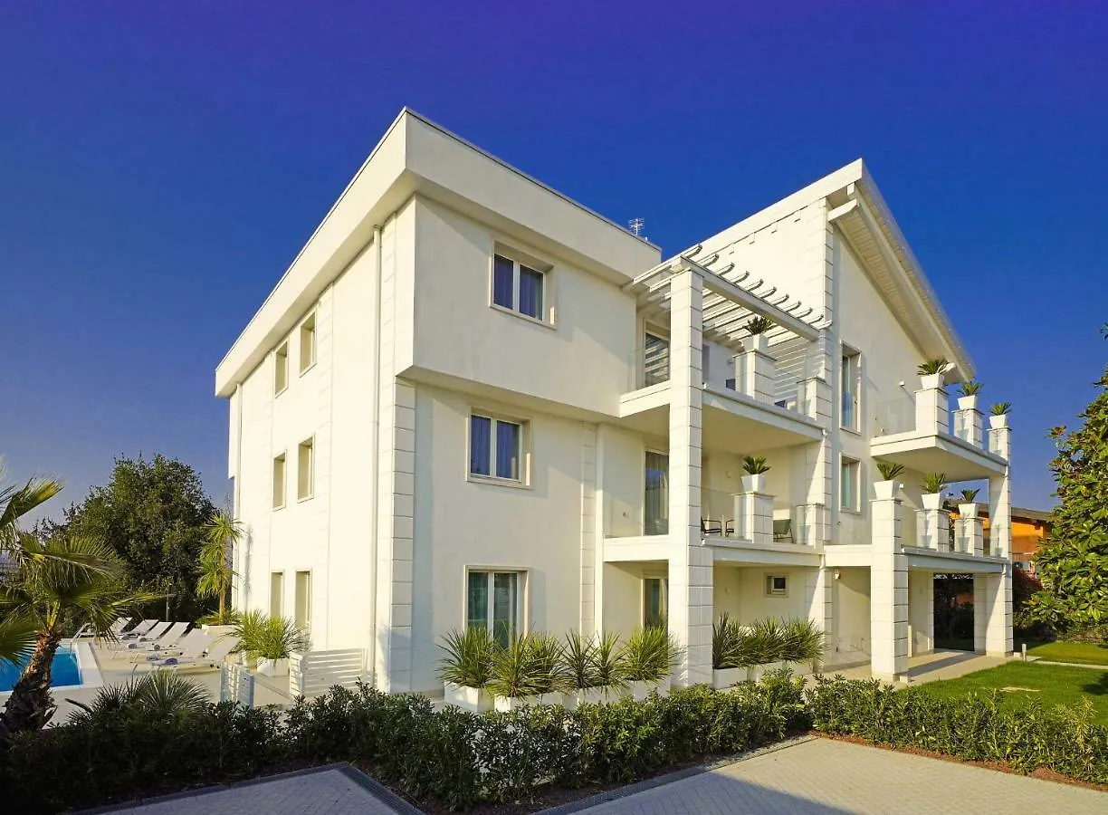 Villa Bianca Luxury Apartments Desenzano del Garda 0*,
