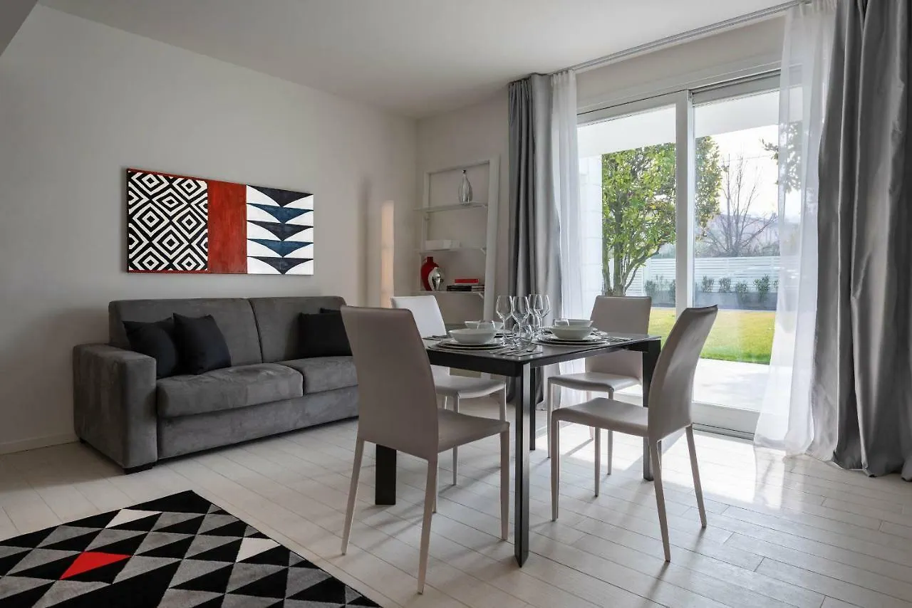 Villa Bianca Luxury Apartments Desenzano del Garda Italia