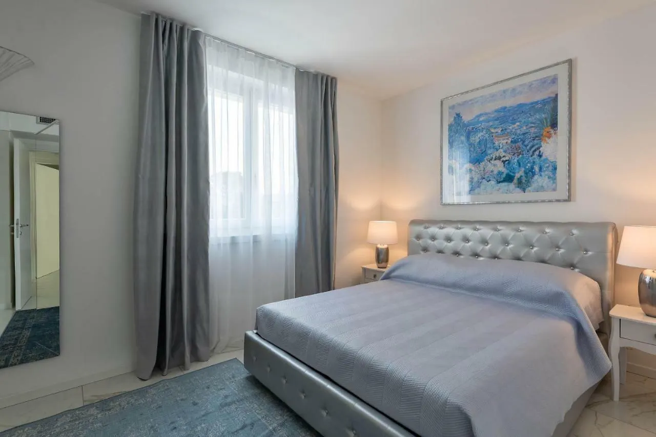 Villa Bianca Luxury Apartments Desenzano del Garda Italia