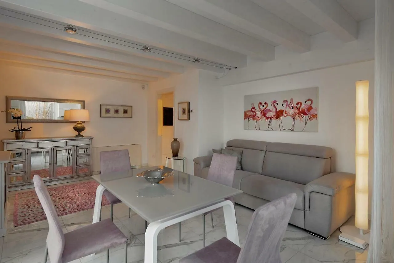 Villa Bianca Luxury Apartments Desenzano del Garda 0*,