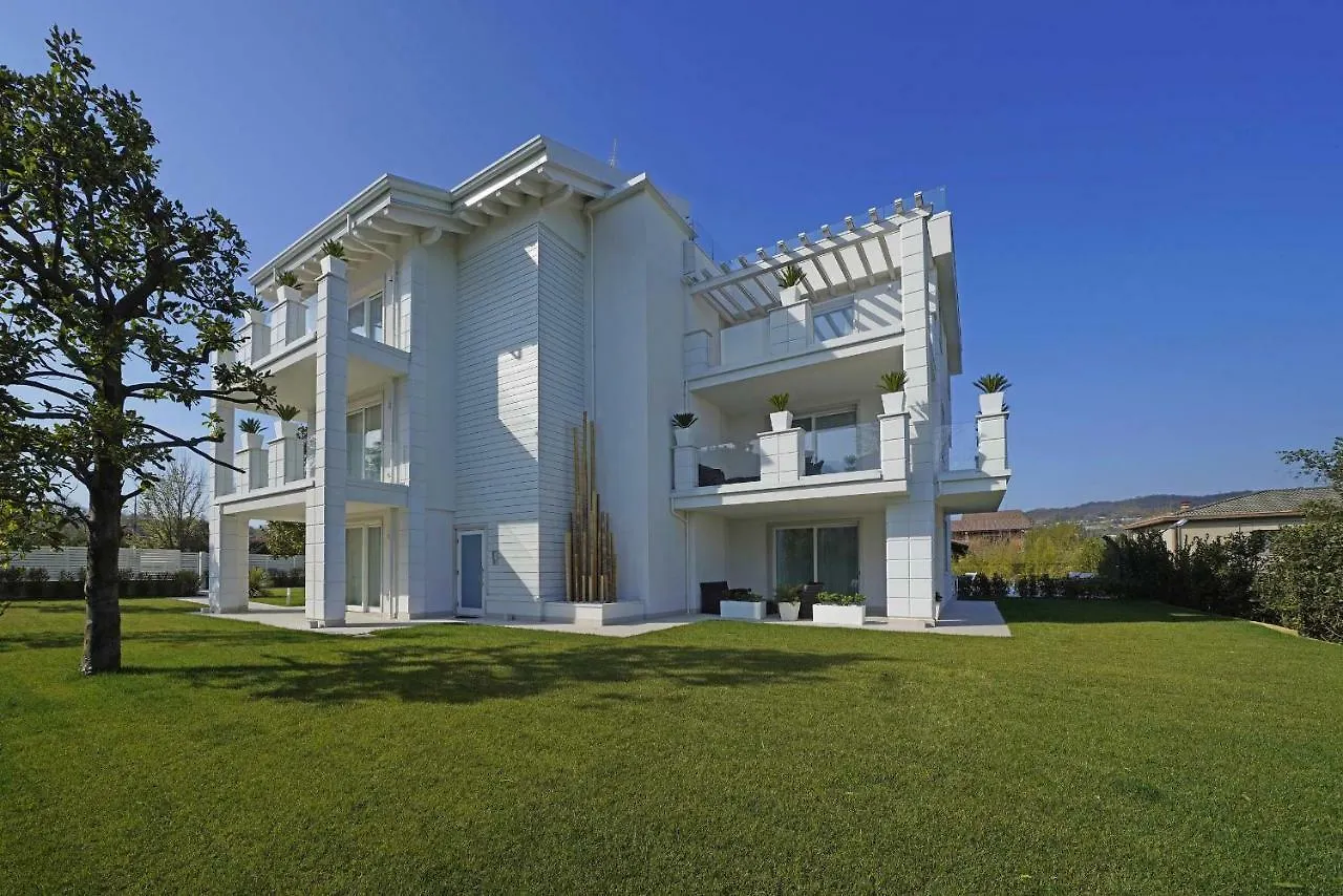 Villa Bianca Luxury Apartments Desenzano del Garda Italië