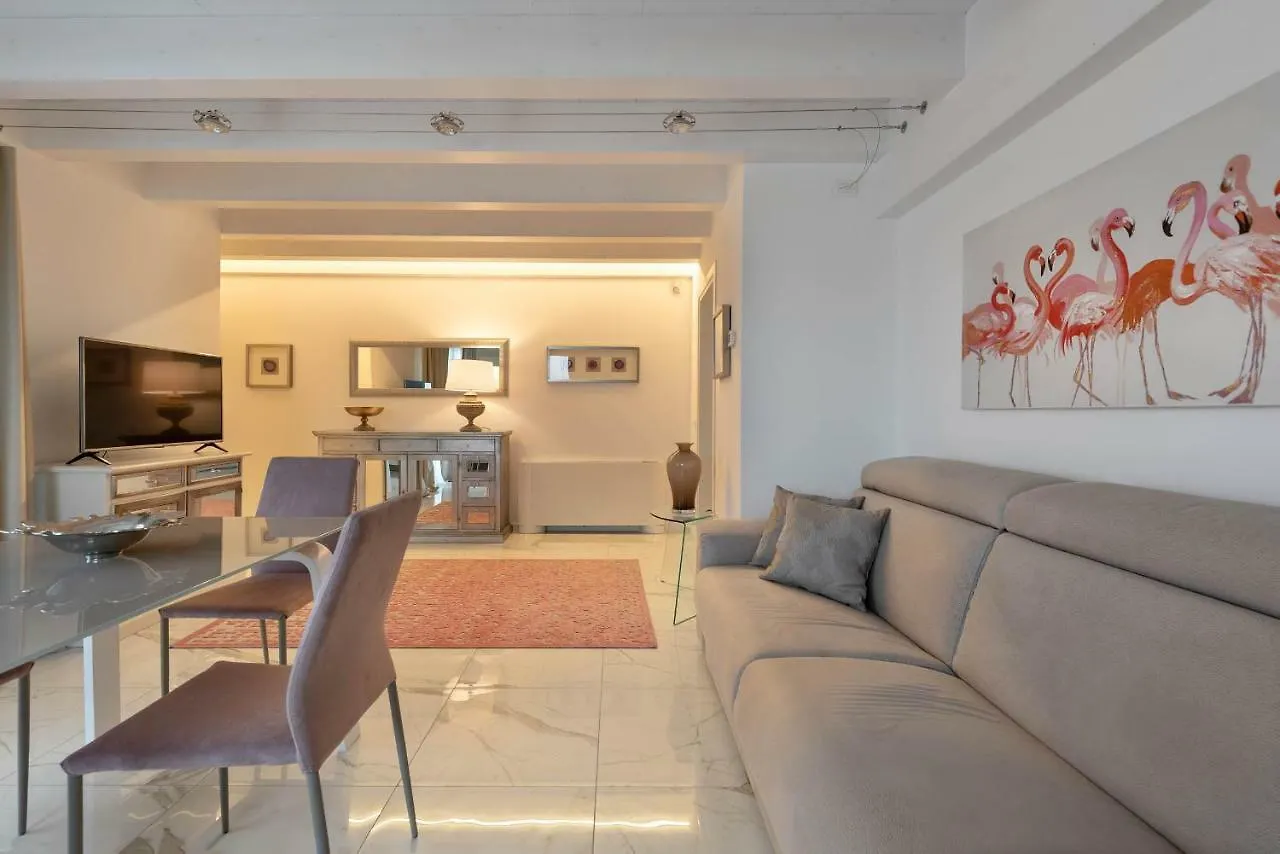 Villa Bianca Luxury Apartments Desenzano del Garda 0*,  Italië